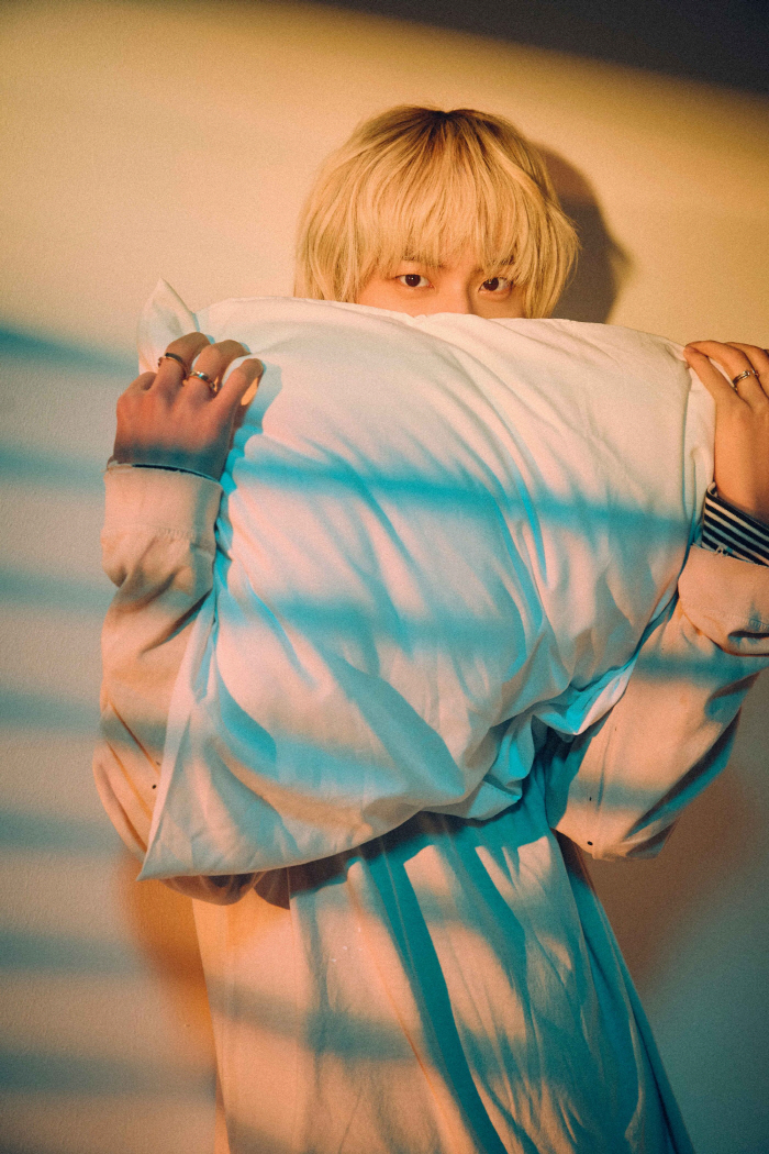 BTS Jin's First Solo Album'BTS Jin Turns Blonde...Mysterious visual