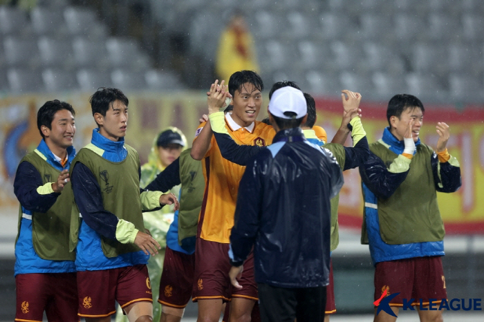 'Crazy left-footed Asani 2 goals and 1 assist one-man show' Gwangju beat Johor 3-1 in Yongin and recovered three consecutive wins 