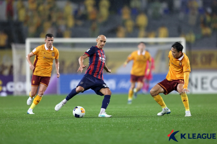 'Crazy left-footed Asani 2 goals and 1 assist one-man show' Gwangju beat Johor 3-1 in Yongin and recovered three consecutive wins 