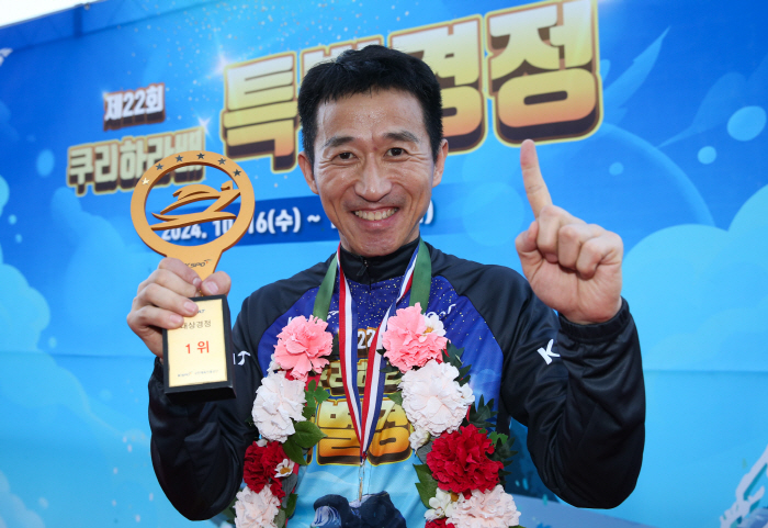 Jeong Min-soo and Kuri Harabae, the first generation of t | SportsChosun