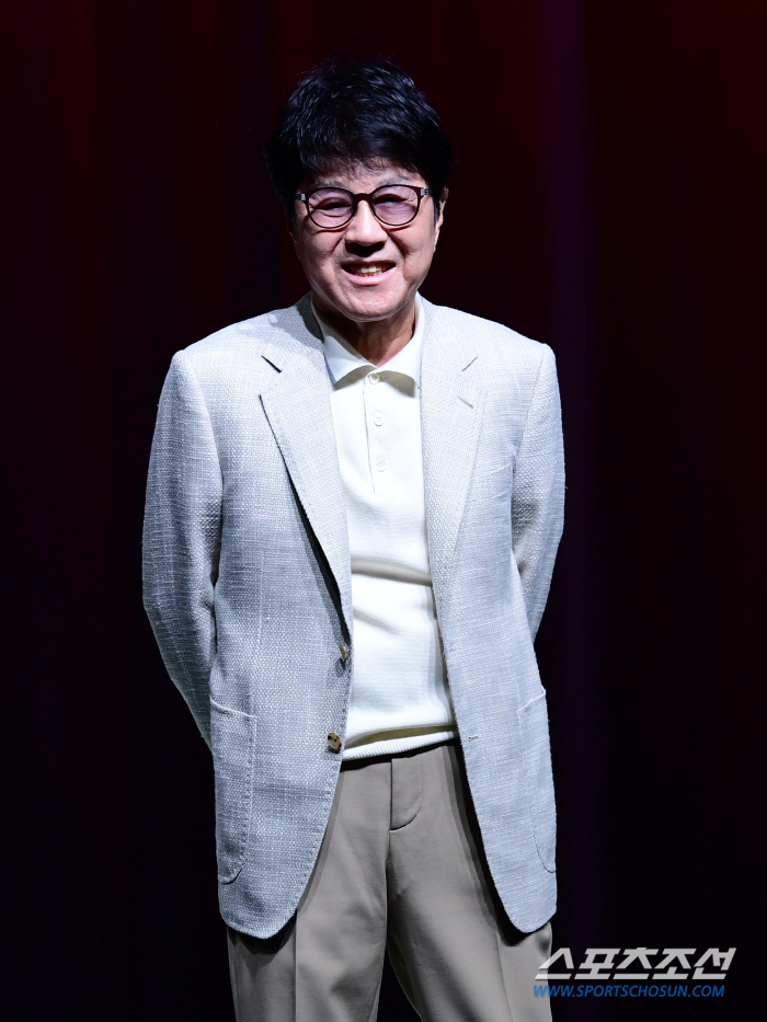  'But I still want to continue'...Cho Yong-pil, 56th year since his debut 'King of Singer' is still challenging (Roundup)