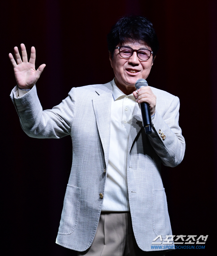  'But I still want to continue'...Cho Yong-pil, 56th year since his debut 'King of Singer' is still challenging (Roundup)