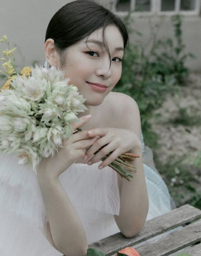 Kim Yu-na ♥ Ko Woo-rim, who unveiled an undisclosed wedding pictori ...