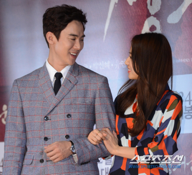 Yoo Yeon-seok reunited with his wife, who was 6 years younger than him, 10 years ago'I think it's the most comfortable'('Whenever I have time,')