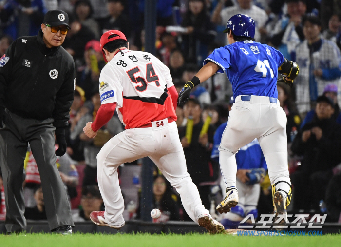 5.2 innings of good pitching  hot scoring support, KS victory for the first time in seven years as a great pitcher 