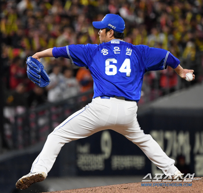 'In lieu of Oh Seung-hwan, including the entry surprise'Hard pitcher with an annual salary of 50 million won, returning to KS for the first time in 12 years 