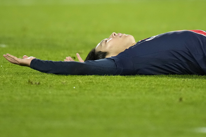 'It's too bad Lee Kangin!' First UCL scoring opportunity of the season blocked by fingertips →'Fake 9'68 minutes played  2 shots...PSG draw 1-1 against Eindhoven