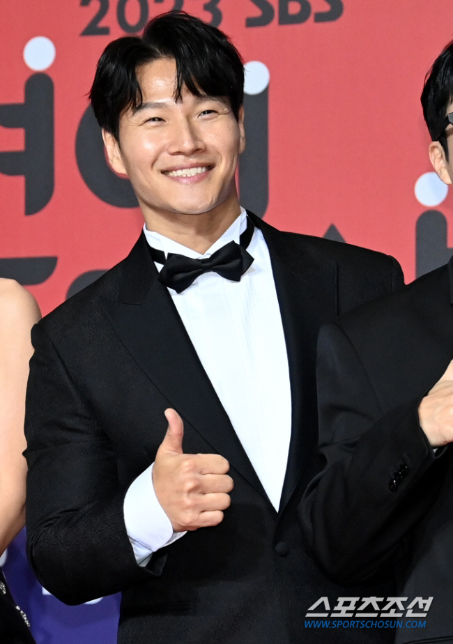 Kim Jong-kook is embroiled in controversy over his departure..