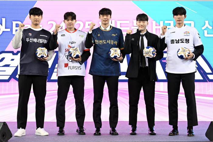 Kim Tae-kwan of the Korea National Sports University is the No. 1 overall handball draft in 男, and Chungnam Provincial Government