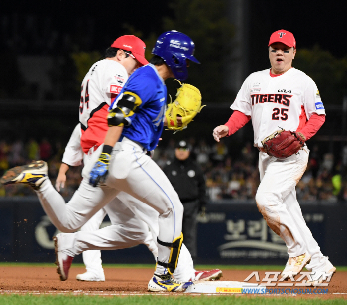 KS rare record '1 hit 2 mistakes'→ 1st baseman groping, pitcher groping → Samsung's first score 