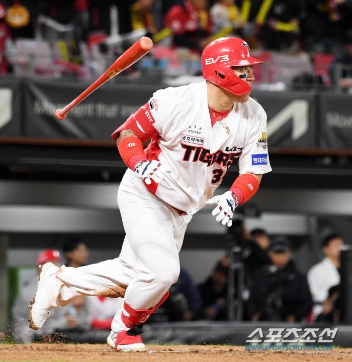 The man of the double, bang in KS! KIA Choi Hyung-woo 'Tongsan KS's new record for most doubles'