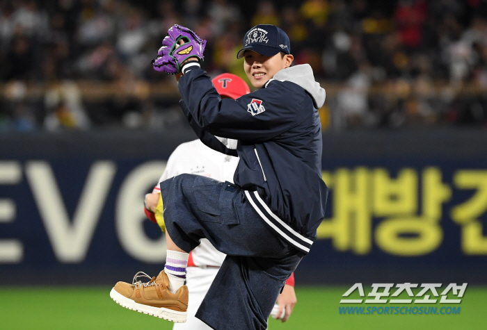  BTS J-Hope 'Excited Korean Series First Pitch '