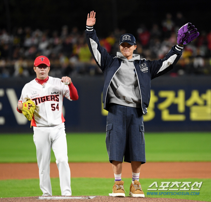  BTS j-hope 'Great first pitch in Gwangju'