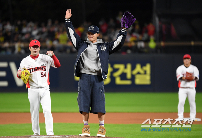  BTS j-hope 'Hometown Gwangju Korean Series First pitch'