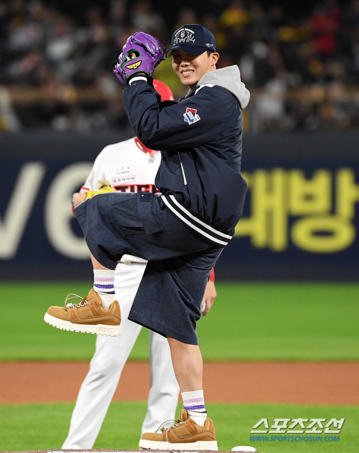  BTS j-hope 'Powerful first pitch '