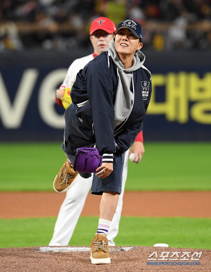  BTS j-hope 'Standing on the mound of the Tigers'