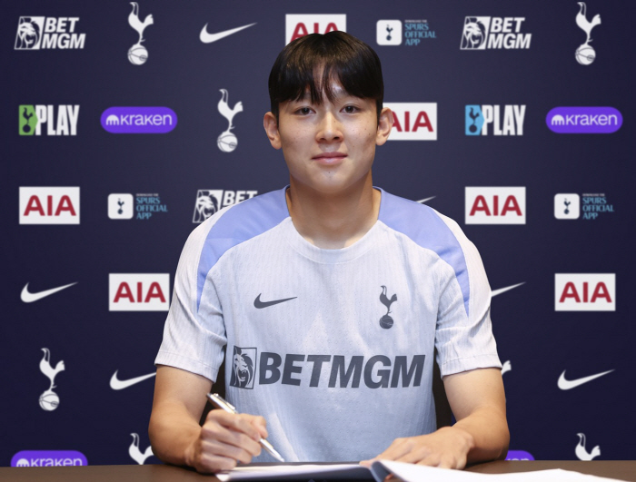 Son Heung-min, is Tottenham preparing a successor instead of renewing his contract? 'Three players including Yang Min-hyuk are preparing for the next game. '