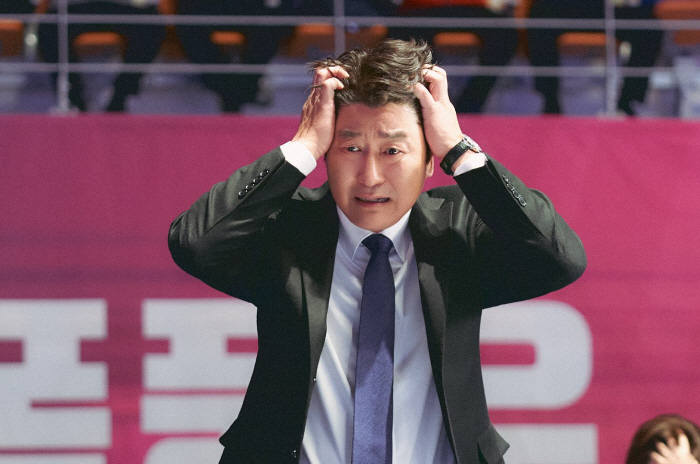 Song Kang-ho, a 'national actor', transforms into a professional volleyball coach who has been dismissed from office X bankruptcy X withdrawal