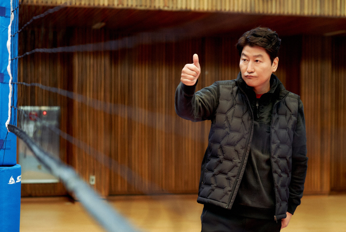 Song Kang-ho, a 'national actor', transforms into a professional volleyball coach who has been dismissed from office X bankruptcy X withdrawal