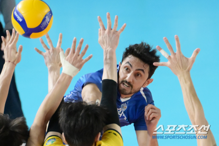 Special praise for the new foreign player, who exploded 27 points by Kim Sang-woo after winning the opening game 'I suffered from minor injuries...' It was more than I expected'