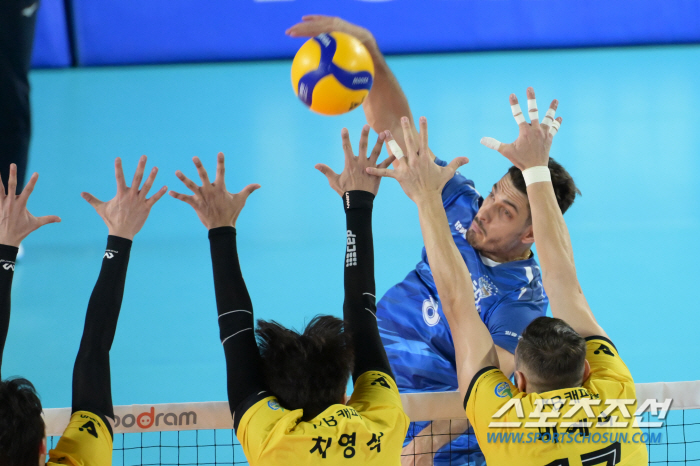 Special praise for the new foreign player, who exploded 27 points by Kim Sang-woo after winning the opening game 'I suffered from minor injuries...' It was more than I expected'