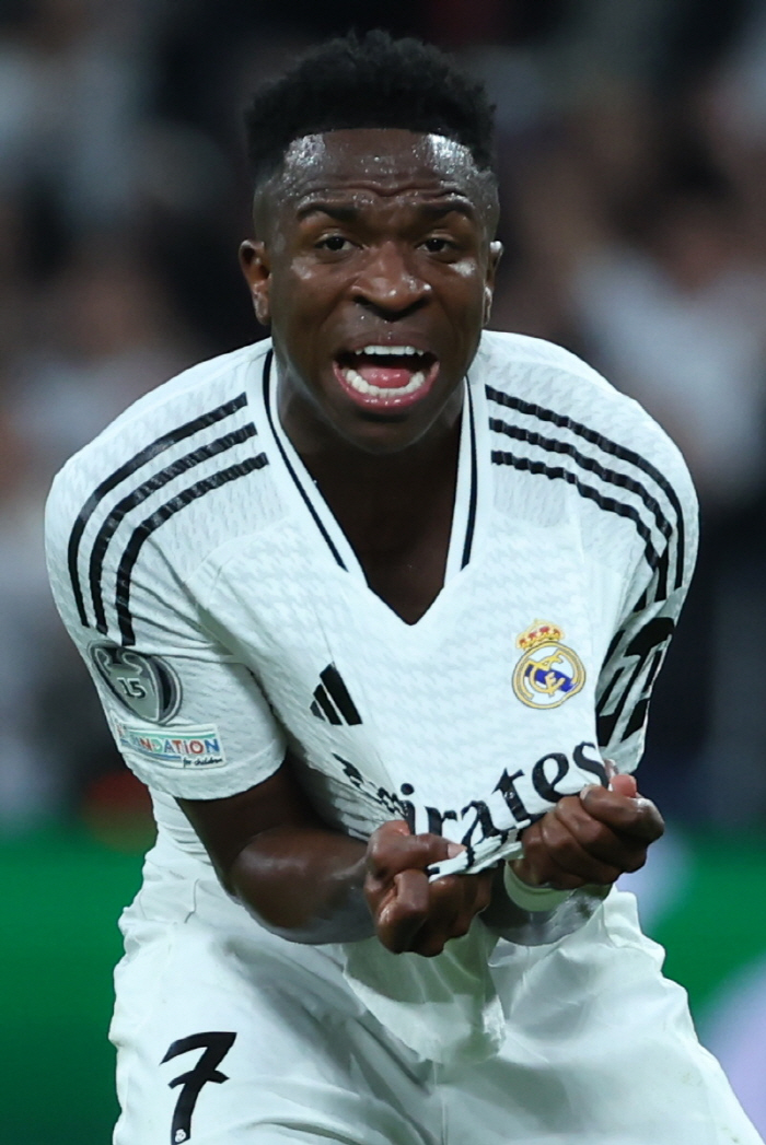 Vinicius Crazy Hat-Trick Turned Down 0-2 In The First Half Of 'Ballon d'Or', 10 Points Of 'Perfect' Against Dortmund