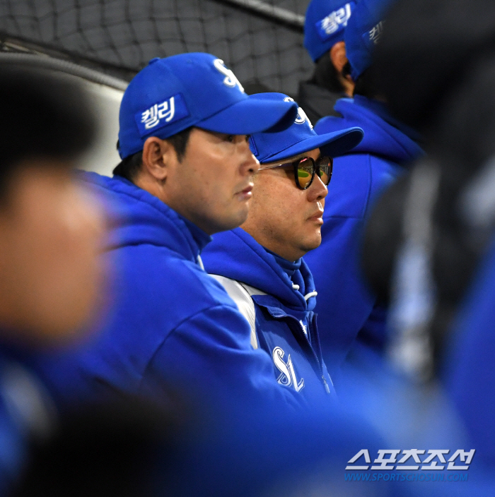 'Worry Is Realized' Suspended Domino's Collapse Realized, 'Lee Seung-hyun's Player of the Match → Hwang Dong-jae in Game 2' He failed to fill the first inning and lost five runs, and is on the verge of losing for two consecutive games 