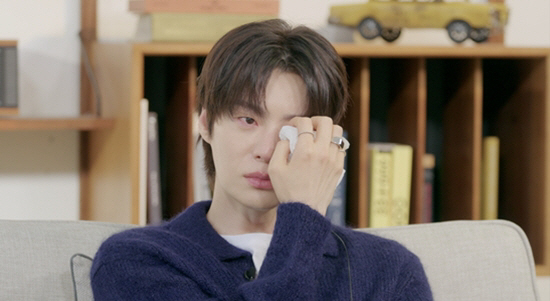 Ahn Jae-hyun sobbed on the show..'I think I'm a fool' '