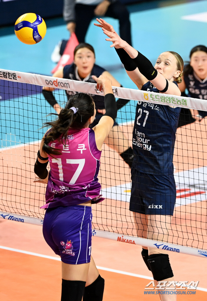 Are you 36 years old? 'The queen class is eternal.' Both teams scored the most 17 points and had a 6% success rate. 2124 → 2624 reverse electrode. Heungkuk Life Insurance won 3-0 and won 2 consecutive games (Incheon Review)