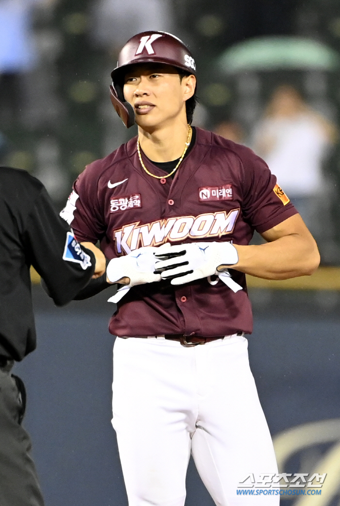 'Confused Koo Ja-wook' First Training Run 'Ryu Joong Il-ho'Song Sung-moon, Premier 12 captain, has been selected