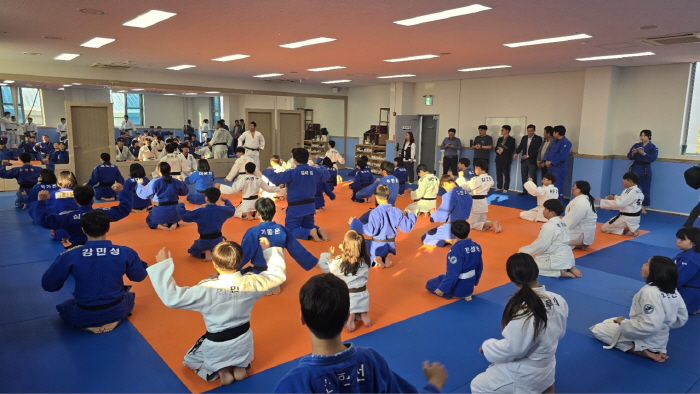  Korean Horse Association Judo Team launches talent donation activities for aspiring youth