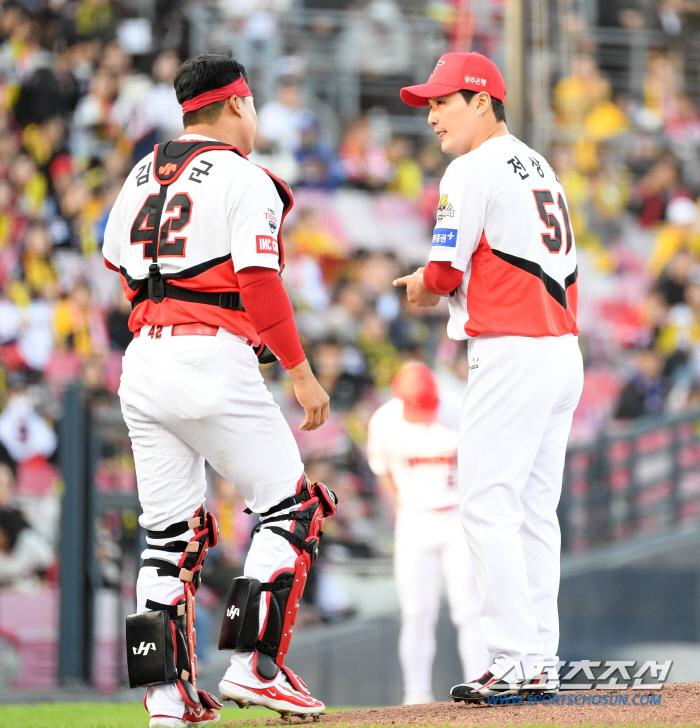 'Left-hand consideration'→Right-hander Jeon Sang-hyun, why did you change your choice? I heard there was a 'reversal drama' right before the game. 