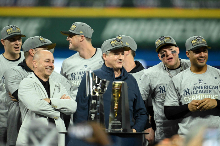 NYY general manager who criticized Houston and got a headwind, there are a lot of things. Stop talking about stealing autographs.'