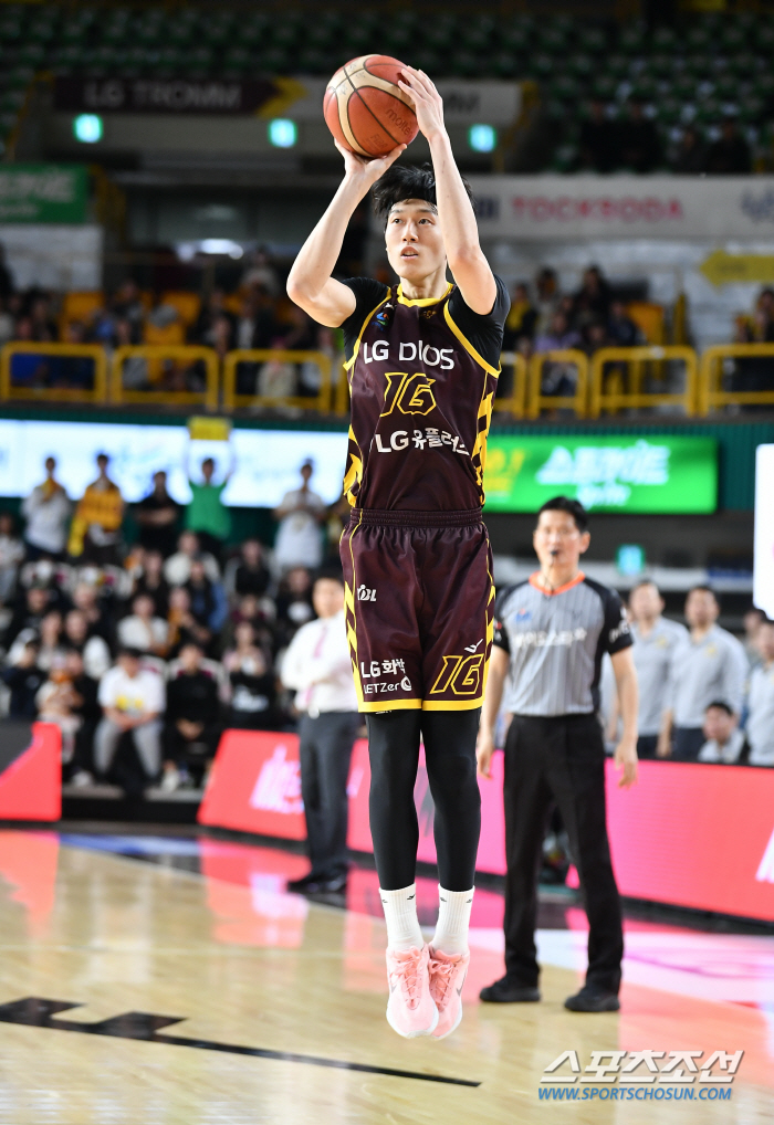  There was no gap between Doo Kyungmin! Yang Joon-seok scored 22 points. LG defeated the 82-75 Jeonggwanjang for the third consecutive victory. It comes from LG's strength, Yang Joon-seok, Yoo Ki-sang, and Jeong In-deok.