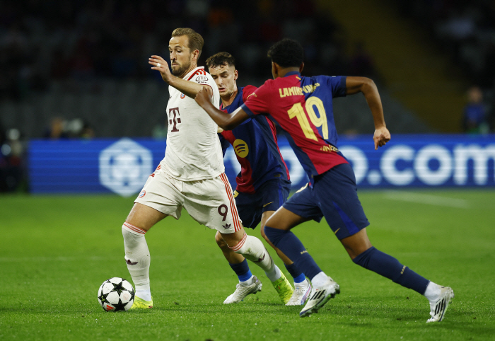 'Struggling in the background!' Kim Min-jae, Airball Domination  Accurate Long Pass →'Unfairly Lost a Run'...Munich loses 1-4 against Barcelona