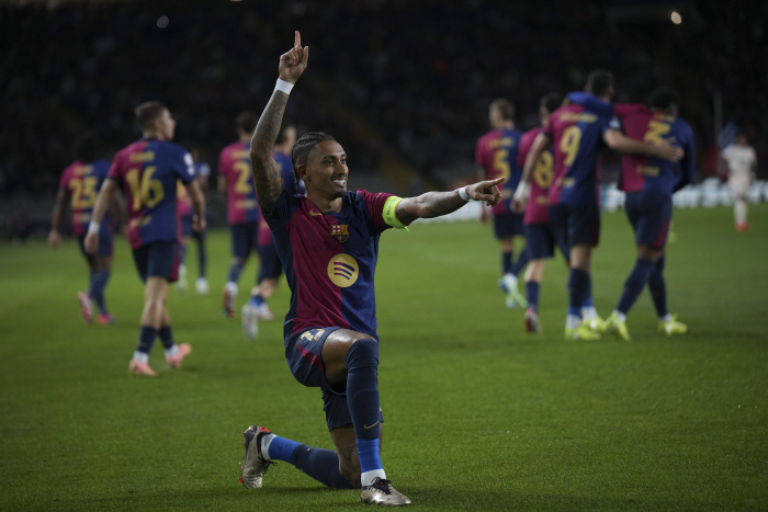 'Struggling in the background!' Kim Min-jae, Airball Domination  Accurate Long Pass →'Unfairly Lost a Run'...Munich loses 1-4 against Barcelona