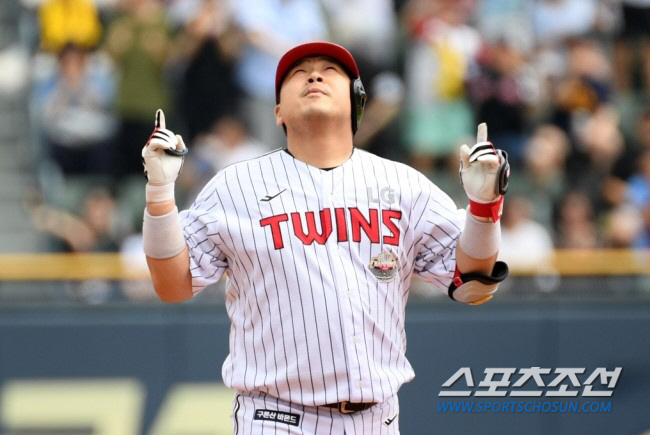 Veteran catcher Huh Do-hwan leaves LG. FA compensation Yun Ho-sol is also excluded. 