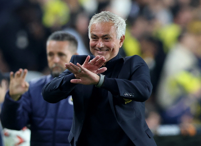 'Why isn't this PK!' Mourinho's exit from the Mourinho Derby...Man Utd 1-1 draw with Fenerbahce '3 consecutive winless'