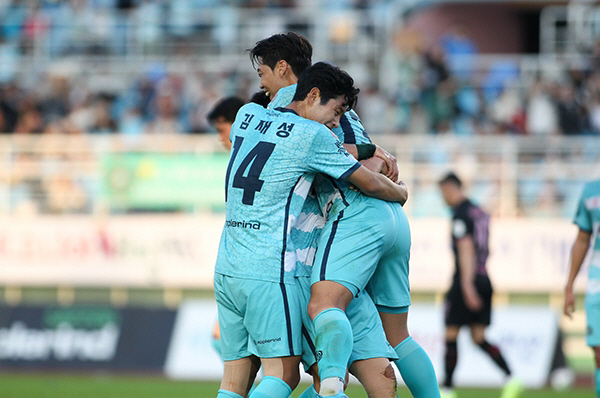 Ansan sprinkled red pepper powder in Bucheon, which is busy to go..'Kim Jin-hyun's winning goal' won 1-0