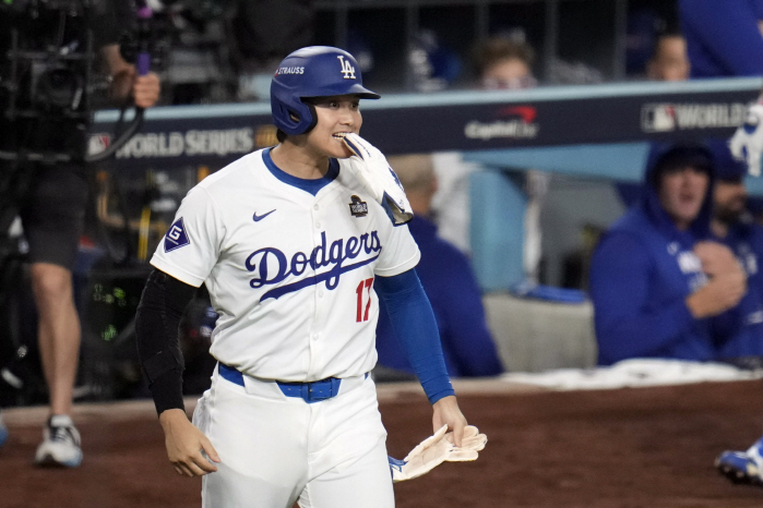 The Dodgers have a 65% chance of winning! The Ohtani fence leads to a direct one