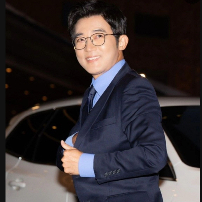 'How can I not go when I know it'Ahn Jae-wook attends Cho Se-ho's wedding →'10 Years Meme'