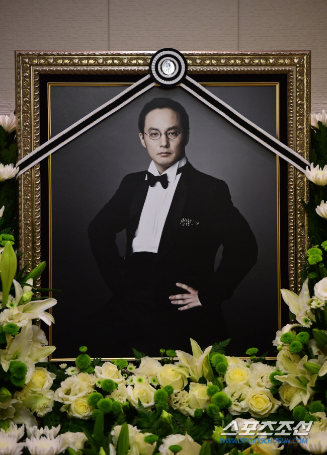 It's been 10 years since the late Shin Hae-cheol left '10'Tribute Concert with Remembrance and Respect 