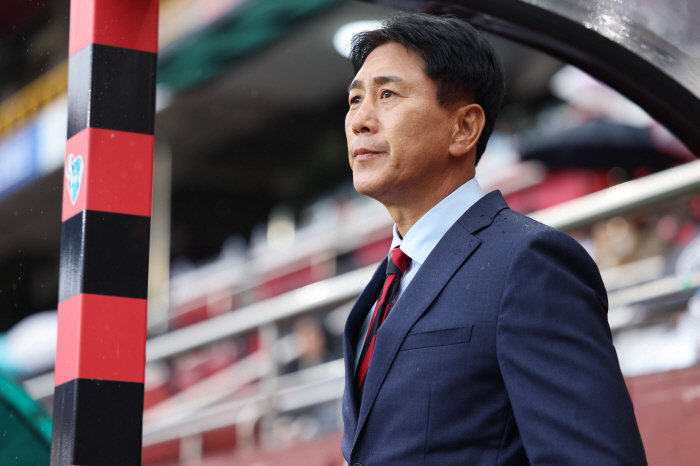 'Jo Min-gyu's atonement goal → Lee Kyu-baek's exit' Ulsan leads Pohang 2-0 complete victory → Winning magic number, now '1'