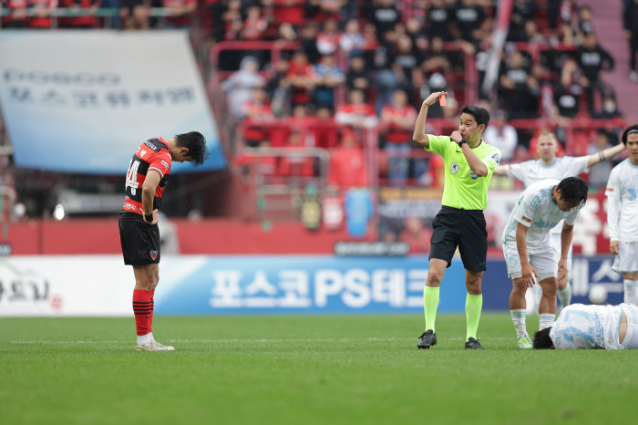 'Jo Min-gyu's atonement goal → Lee Kyu-baek's exit' Ulsan leads Pohang 2-0 complete victory → Winning magic number, now '1'