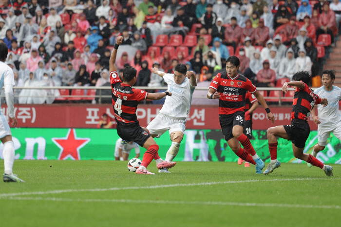 'Jo Min-gyu's atonement goal → Lee Kyu-baek's exit' Ulsan leads Pohang 2-0 complete victory → Winning magic number, now '1'