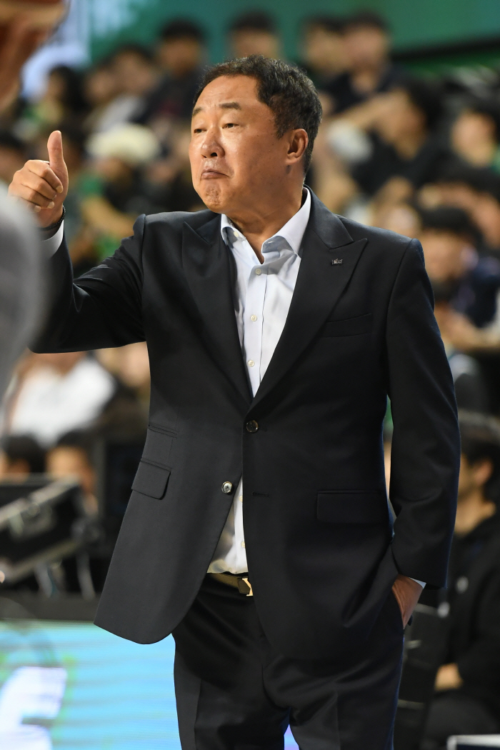  KCC coach Jeon Chang-jin, 'Meaningful and precious one win, team win'