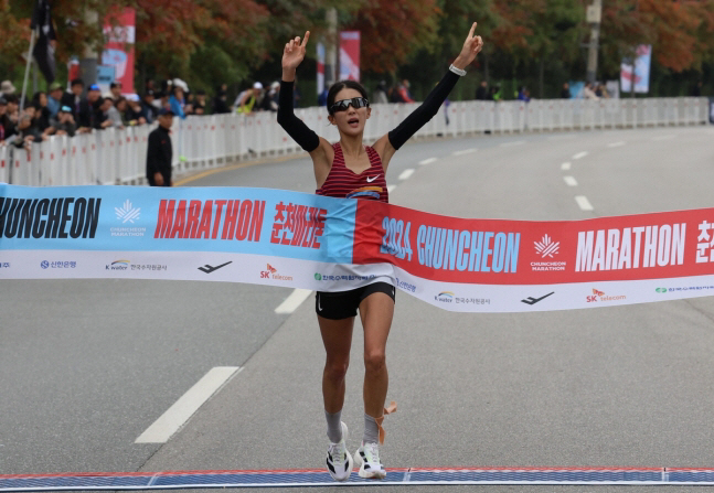 Kim Hong-rok-Jung Dae-eun Wins Chuncheon Marathon Men's and Women's Championship