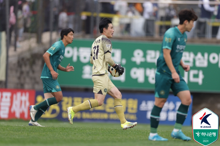 'Ground argument → 90 minutes where no one laughed'Kimpo vs Suwon Samsung 0-0 draw'Seungwon PO still question mark'