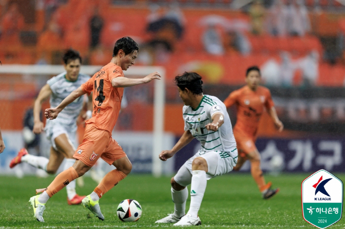 'Wake up Jeonbuk'3rd consecutive shock loss to Jeju 0-1 and '2 point difference' with Incheon, the last place to beat Gwangju'