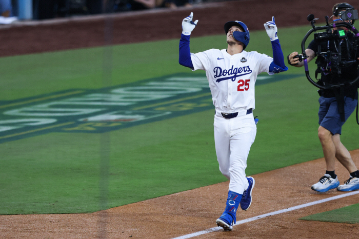 'The Big Leaguer Recognizes Me on the Street' Big Leaguer of Korean descent stands tall as Autumn Man